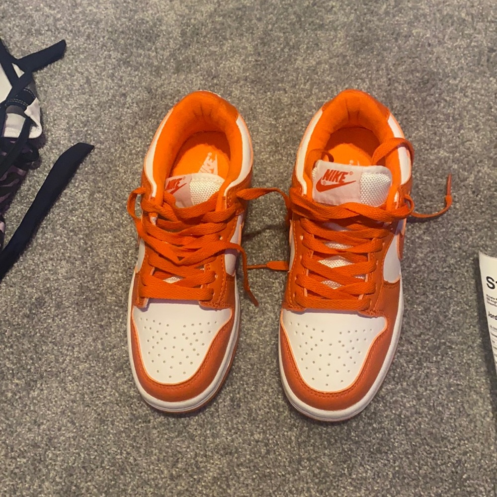 orange nike dunks size 5.5